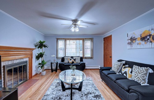 Silver Lane Apartment | 3-bedroom apartment in nice East Hartford with WiFi, AC