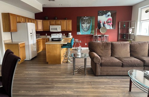 Lorain Apartment | 3-bedroom apartment in fabulous Lorain with AC