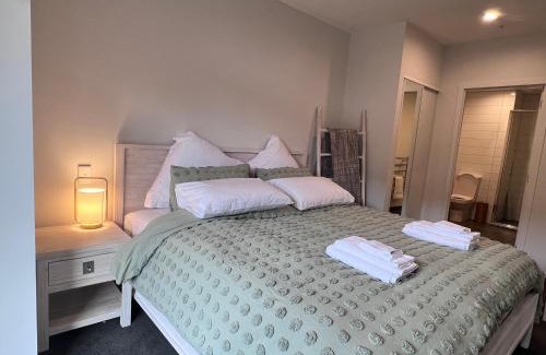 Epsom Apartment | 3 bedroom apartment in Newmarket