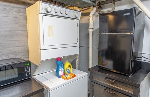 Bartlett Apartment | 3-bedroom apartment in awesome Bartlett with WiFi, AC