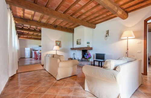 Montemurlo Apartment | 3-Bedroom Apartment Tuscany, Ancient Farm, Nature, Swimming Pool, 6 Guests