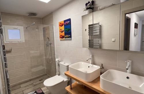 Chinorlet Apartment | 3 Bedroom Apartment With Shared Pool & Jacuzzi Close to Parque Sierra del Carche