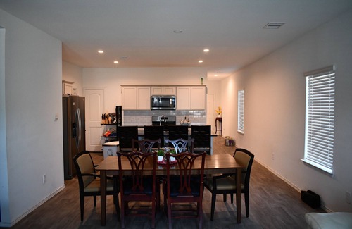 Spring Apartment | 3-bedroom apartment with swimming pool in Spring Texas, 15 mins to the airport!