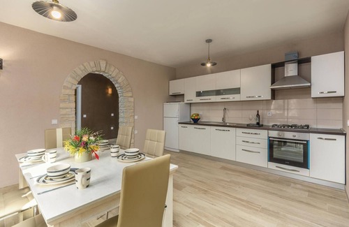 Katun House | 3 bedroom awesome home in Katun