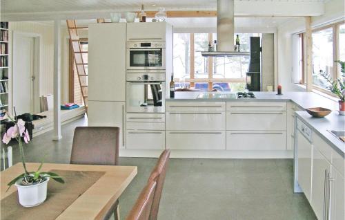 Bomlo House | 3 Bedroom Awesome Home In Mosterhamn