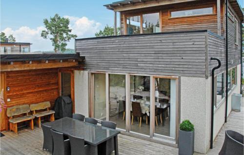 Bomlo House | 3 Bedroom Awesome Home In Mosterhamn