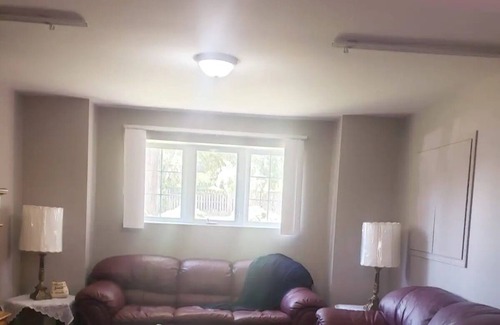 LaSalle House | 3 Bedroom basement unit with free parking and wifi