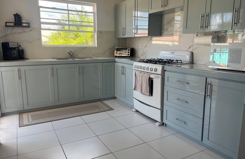 Oistins House | 3 Bedroom Bungalow near Miami Beach and Oistins,