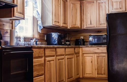 Summerlee Cabin | 3 bedroom cabin close to NR Gorge , hot tub at the best area prices