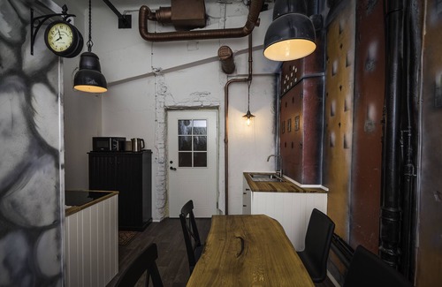 Gamla Stan Apartment | 3-Bedroom, Central, Own Entrance, Clean Loft-Styled Flat!