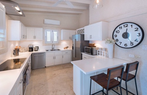 Clinketts Villa | 3 Bedroom Chic Beach House at Little Good Harbour