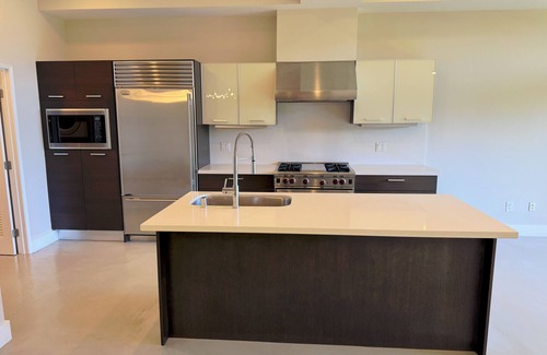 Ocean Park Condo | 3-bedroom condo in wonderful Santa Monica with AC