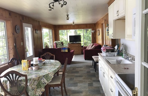 Poultney Cottage | 3 bedroom Cottage at Waters Edge with Spectacular view of water and mountains
