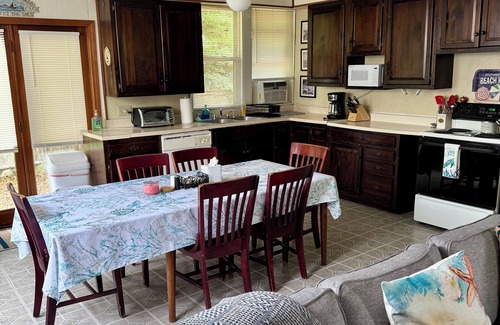 Mattapoisett Cottage | 3 Bedroom Cottage just steps to Private Beach! Pet Friendly!
