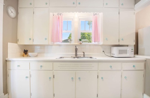 Spring Lake House | 3 Bedroom Cottage with Private Fenced Yard