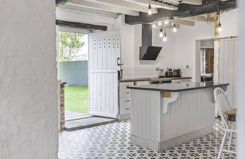 Shifnal House | 3 Bedroom Country Cottage with Private Garden
