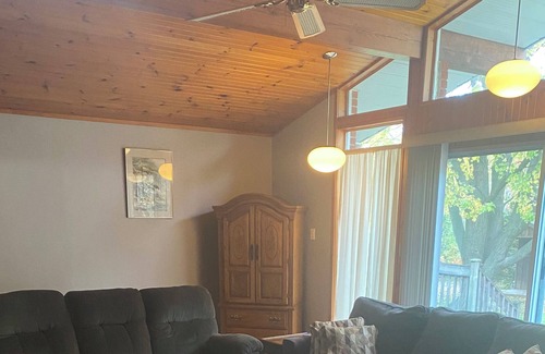Bluewater Cottage | 3 Bedroom Cozy Campfire Retreat between Bayfield and Grand Bend
