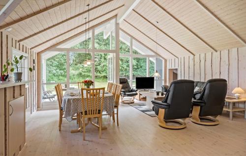 Hojslev House | 3 Bedroom Cozy Home In Højslev