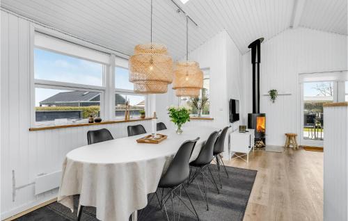 Hejlsminde Strand House | 3 Bedroom Cozy Home In Hejls