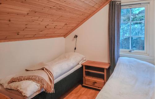 Lysekloster House | 3 Bedroom Cozy Home In Lepsøy