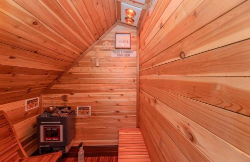 Jersey City Apartment | 3 Bedroom Gem! King, Full & Twin Beds, Sauna with Free Parking plus more