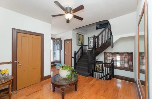 Jersey City Apartment | 3 Bedroom Gem! King, Full & Twin Beds, Sauna with Free Parking plus more
