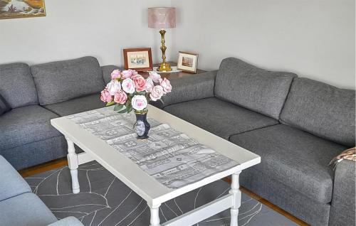 Vestbygd Apartment | 3 Bedroom Gorgeous Apartment In Borhaug