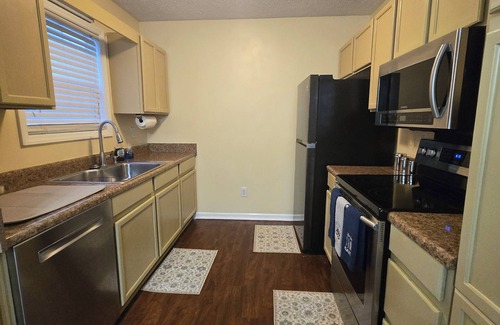 South View House | 3 Bedroom Home in charming Hope Mills w/WiFi, AC, Covered Patio, Grill, & Pool