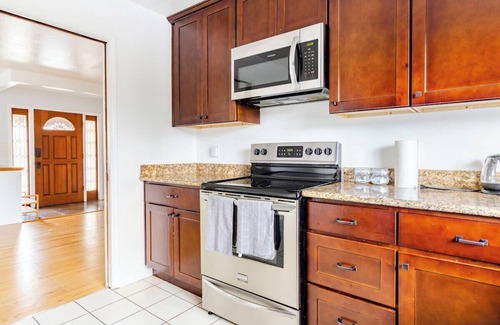 Chabot Park House | 3 Bedroom Home in Oakland Hills