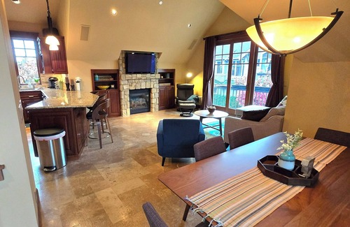 Waller House | 3-bedroom home in Puyallup with Wi-Fi, AC, & Pickle Ball court! Enjoy your stay!