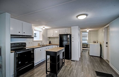 Ludlow House | 3 Bedroom Home on Reservoir | Fisherman Getaway