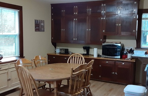Gladstone House | 3- bedroom home on the river10 min. from town also have identical 1818034 ID #