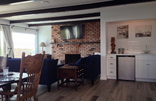 Sunset Beach House | 3 Bedroom House Sleeps 8