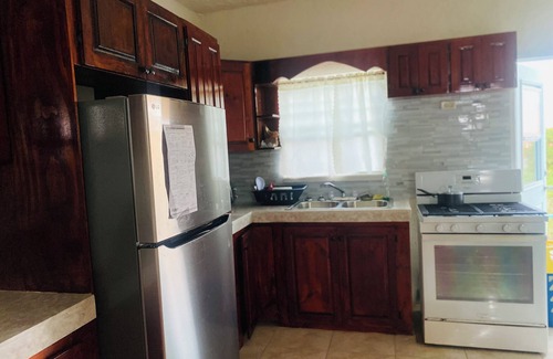 Potters Village House | 3-bedroom house in brilliant Potters Village with AC