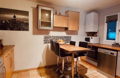 Mondeville House | 3 bedroom house, gym, jacuzzi and garden