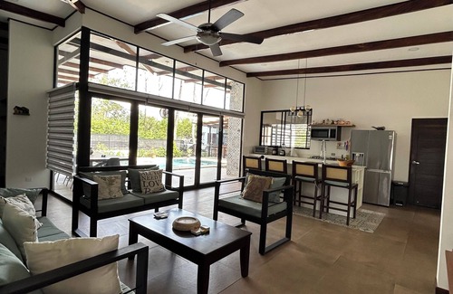 Paraiso House | 3-bedroom house in amazing Paraiso with WiFi, fitness room, AC