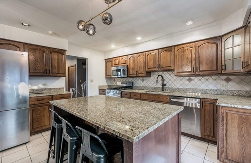 Addison House | 3-bedroom house in awesome Addison with WiFi, AC. Enjoy your stay