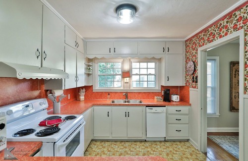 Sayles Blvd. Area House | 3-bedroom house in central Abilene with modern amenities and nostalgic charm.