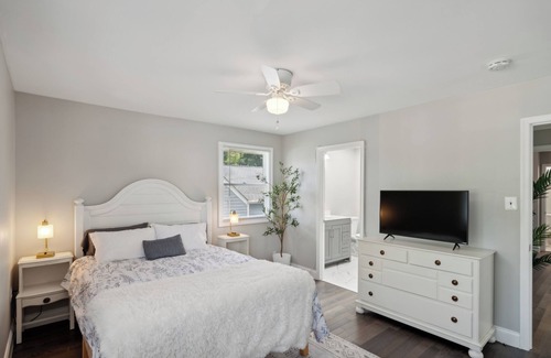 Parkville House | 3-bedroom house in superb Parkville with WiFi, AC