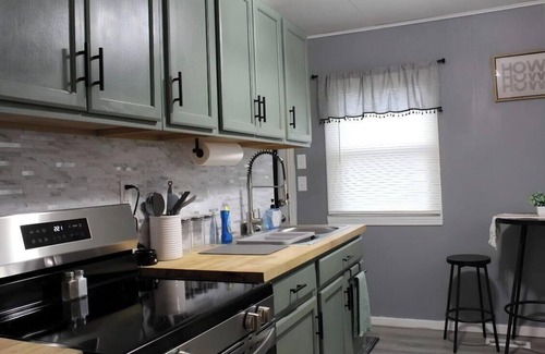Springfield House | 3-bedroom house in enjoyable Springfield with AC, WiFi. Relax and unwind