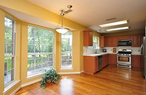 The Woodlands House | 3 Bedroom house - The Woodlands - 30+ Days Only- Walk to Bear Branch from yard!