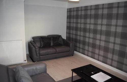 Larbert Apartment | 3 Bedroom-Kelpies Serviced Apartments Burns