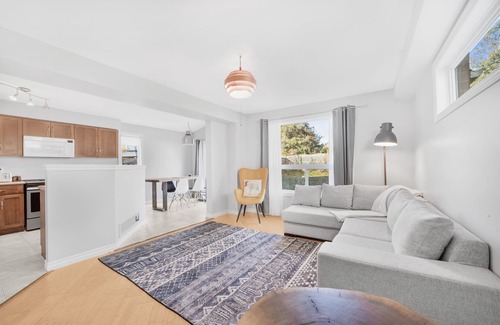 Guelph Apartment | 3 Bedroom, King Bed, Perfect for families, Close to University!