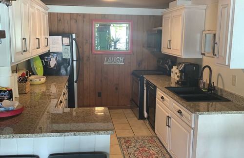 Arley Cottage | 3 bedroom Lakefront Cozy Cottage only a few steps to the lake! NO PETS!
