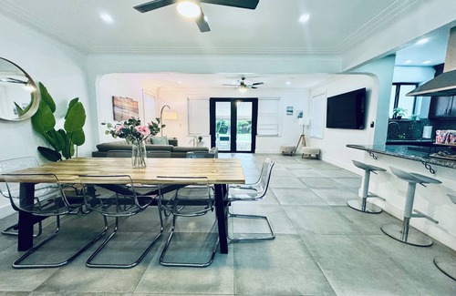 Biscayne Park Villa | 3-bedroom Lovely and Modern Miami Pool Home near to beach.