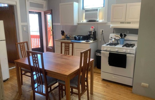 Near West Side Apartment | 3 Bedroom Medical Center!