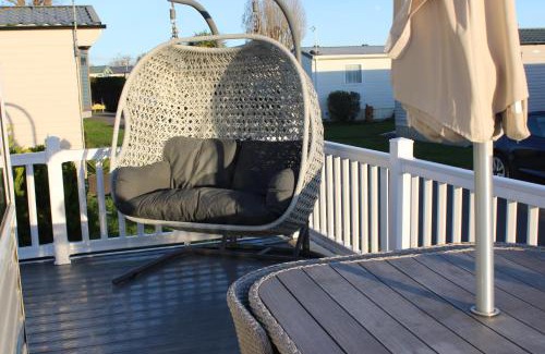 Layer Marney House | 3 Bedroom Mersea Beach Retreat-Getaway by the Sea