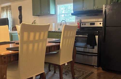 Chatawa House | 3-bedroom mobile home in wonderful Mount Hermon with WiFi, AC, and internet.