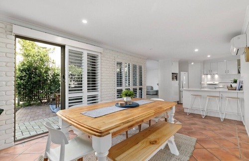 Mooloolaba Villa | 3 Bedroom Mooloolaba Canal property