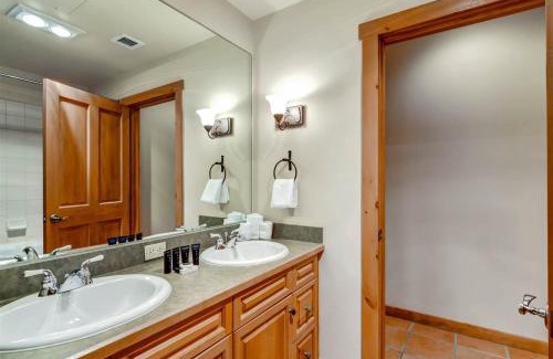 River Run Apartment | 3 Bedroom Mountain Condo In River Run Village With Expansive Mountain Views And Walking Distance To Ski Slopes